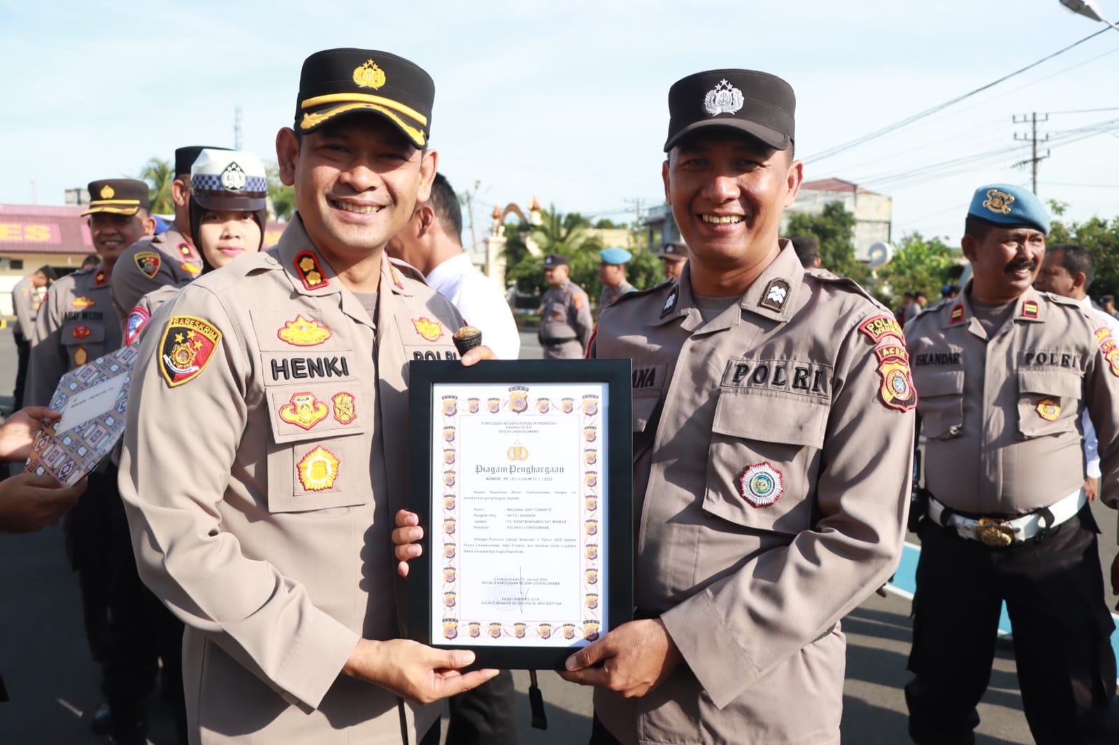 Kapolres Lhokseumawe Berikan Penghargaan Kepada 41 Personil Berprestasi