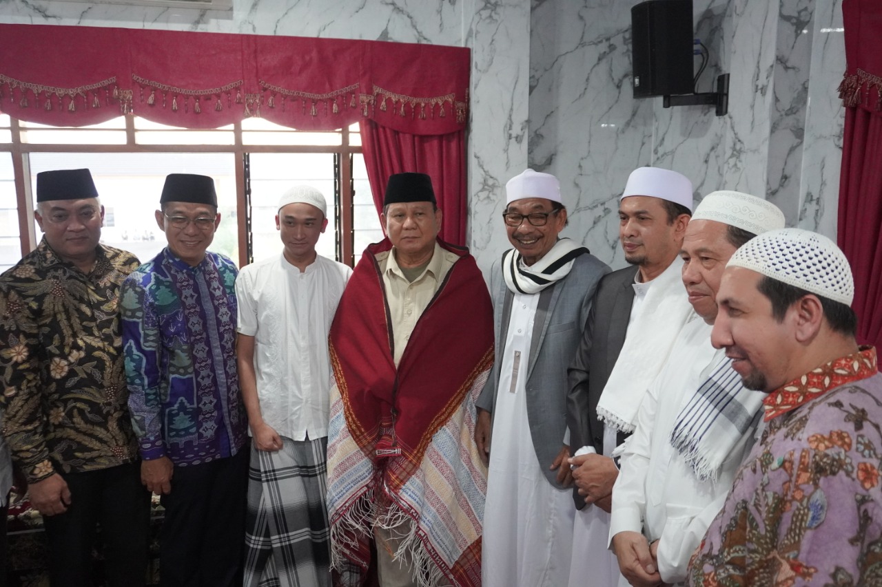 Prabowo Subianto Silaturahmi ke Pimpinan Ponpes Al Kautsar Buya Ali Akbar Marbun