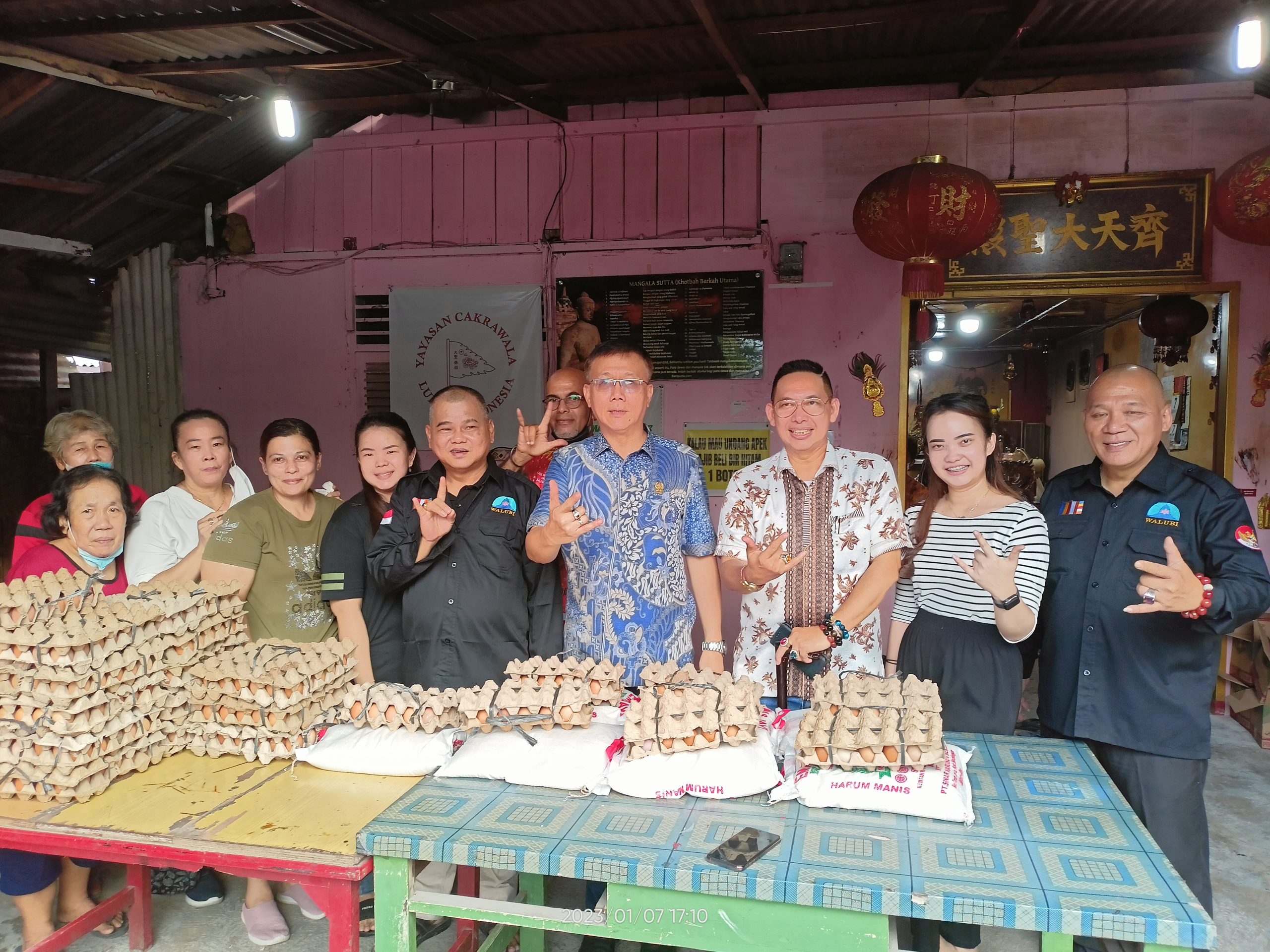 Menyambut Tahun Baru Imlek, Walubi Sumut Bekerjasama Dengan Yayasan Cakrawala Luhur Indonesia, Pimpinan DPRD Kota Medan dan Vihara Thai Seng Hut Co Bagi Sembako