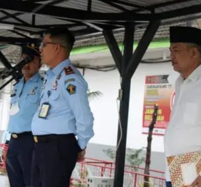 Karutan Kelas I Medan Pimpin Apel Pagi Bersama Warga Binaan Di Halaman Rutan