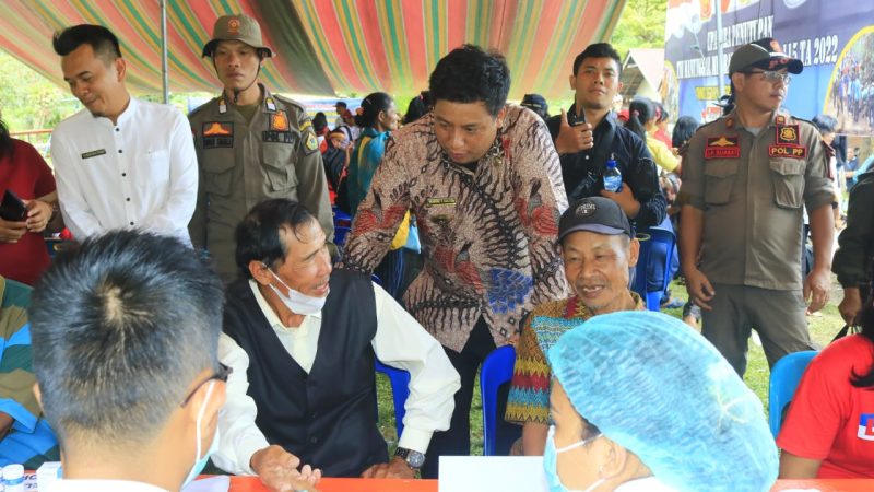 Bupati Samosir, di Desa Hasinggahan Bawa Pelayanan Gratis