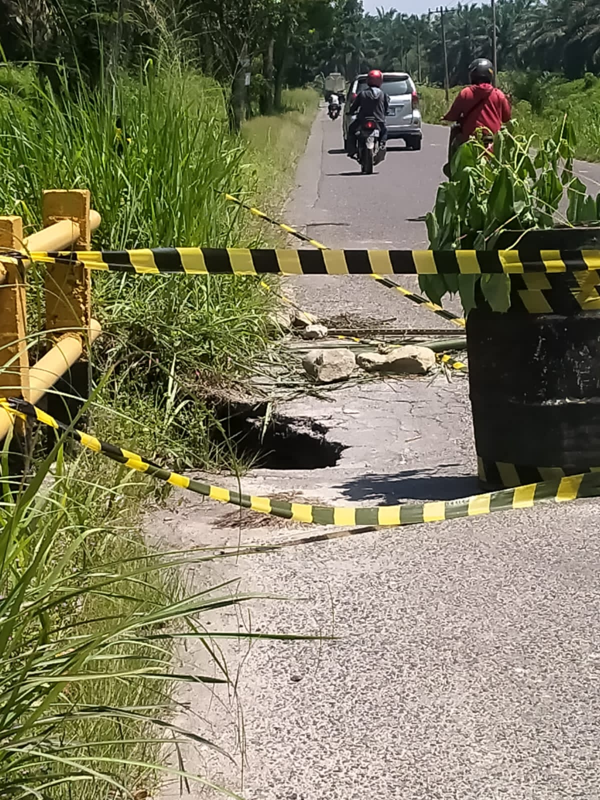 Pengendara Keluhkan Jembatan Jalan Lintas Aek Nabara-Pangkatan Berlobang Minta Segera Di Perbaiki