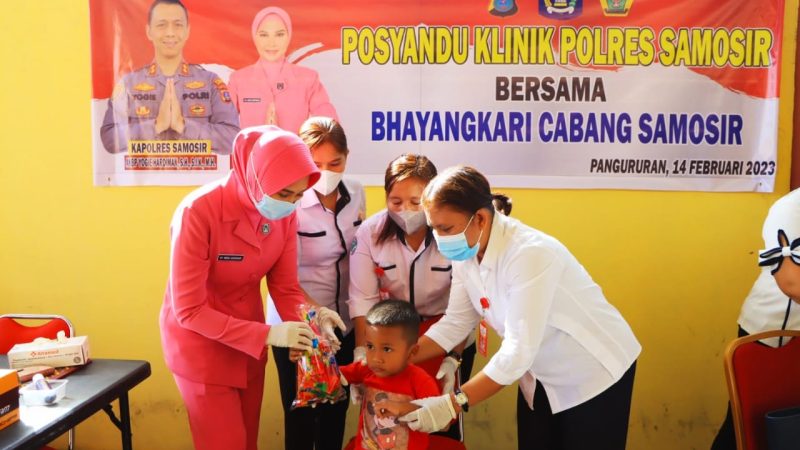 Bhayangkari Kerjasama Polres Samosir Laksanakan Kegiatan Posyandu