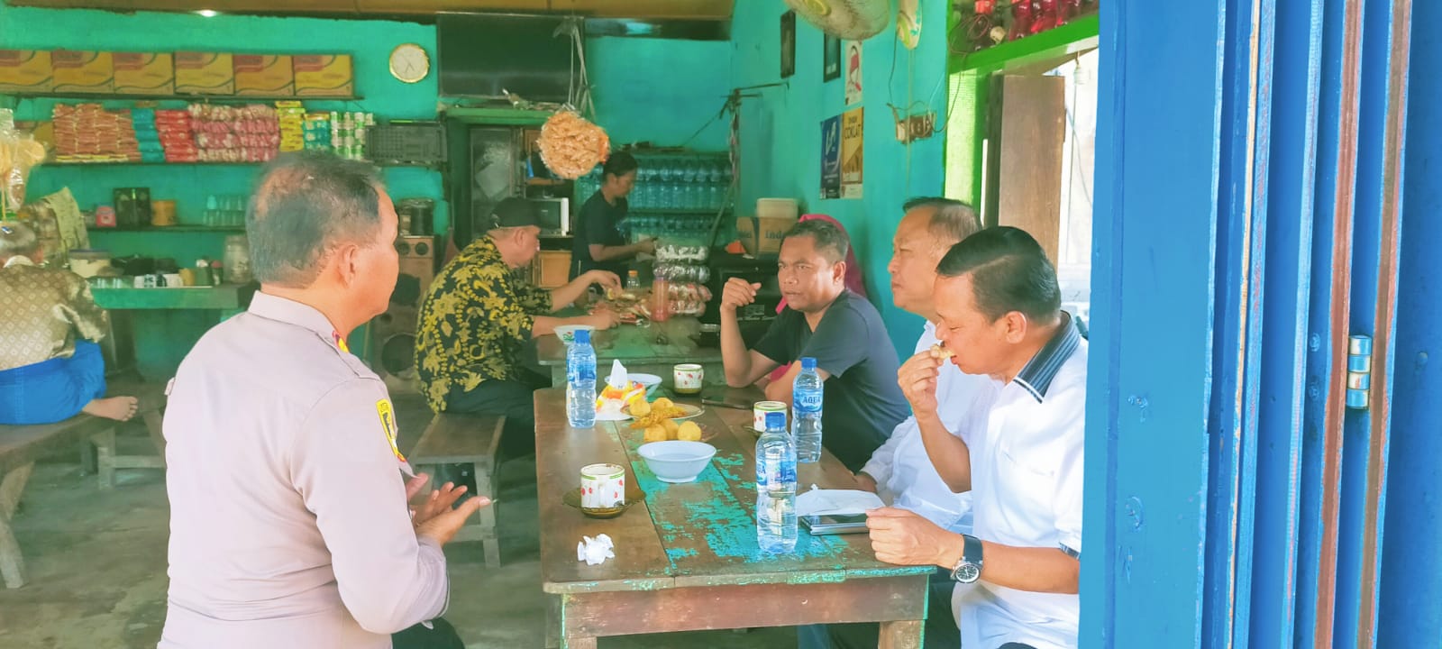 Pedagang Kopi Bedotak Desa Bagan Kuala Kagumi Sosok Darma Wijaya