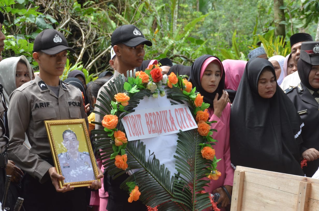 Wakapolres Aceh Barat Pimpin Upacara Pemakaman Personel