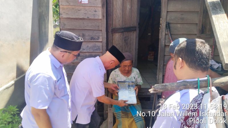Meriahkan HPN 2023 Dan Peringatan Isra’ Mi’raj, SMSI Madina Bagikan Sembako dan Alquran