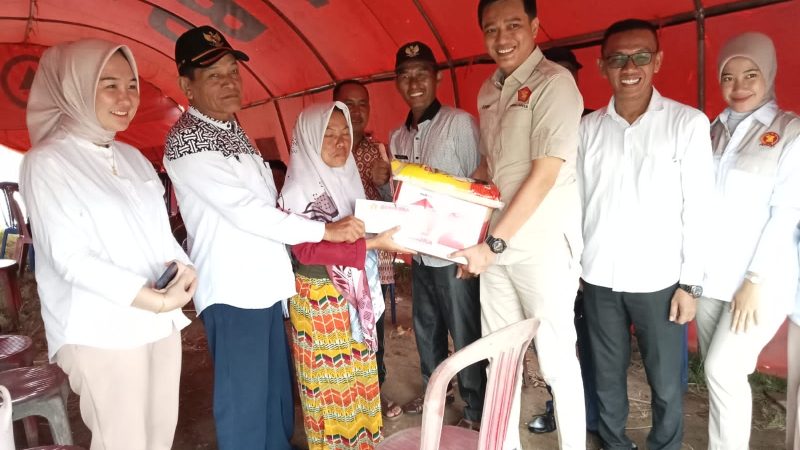DPC Partai Gerindra Ogan Ilir, Berikan Bantuan Kepada Warga Yang Tertimpa Musibah Kebakaran Di Desa Ibul III