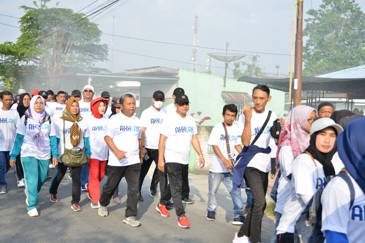Zahir Ikuti Jalan Sehat Dalam Rangka Peringatan BUMN 25 Tahun