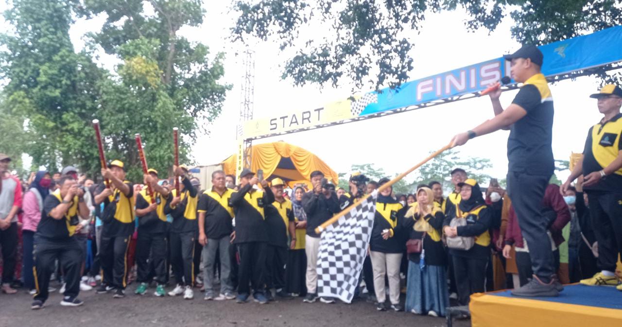 Ribuan Peserta Antusias Mengikuti Jalan Sehat Hadiah Umroh HUT 37 PDAM Tirto Panguripan Kendal