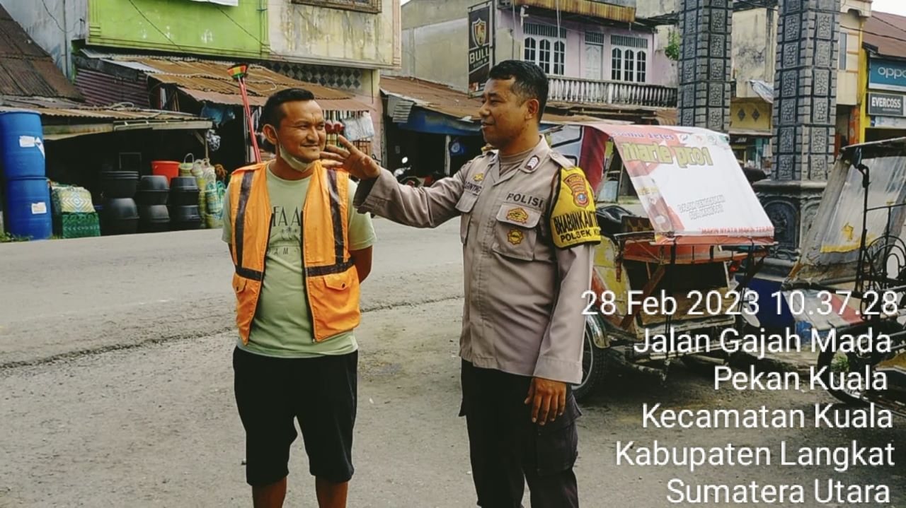 Bhabinkamtibmas Polsek Kuala Polres Langkat Ajak Juru Parkir Waspadai Kejahatan Curanmor