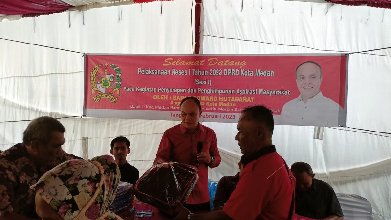 Pelaksanaan Reses I di Hari Pertama, Edward Hutabarat, Warga Mengeluhkan Jalan Rusak