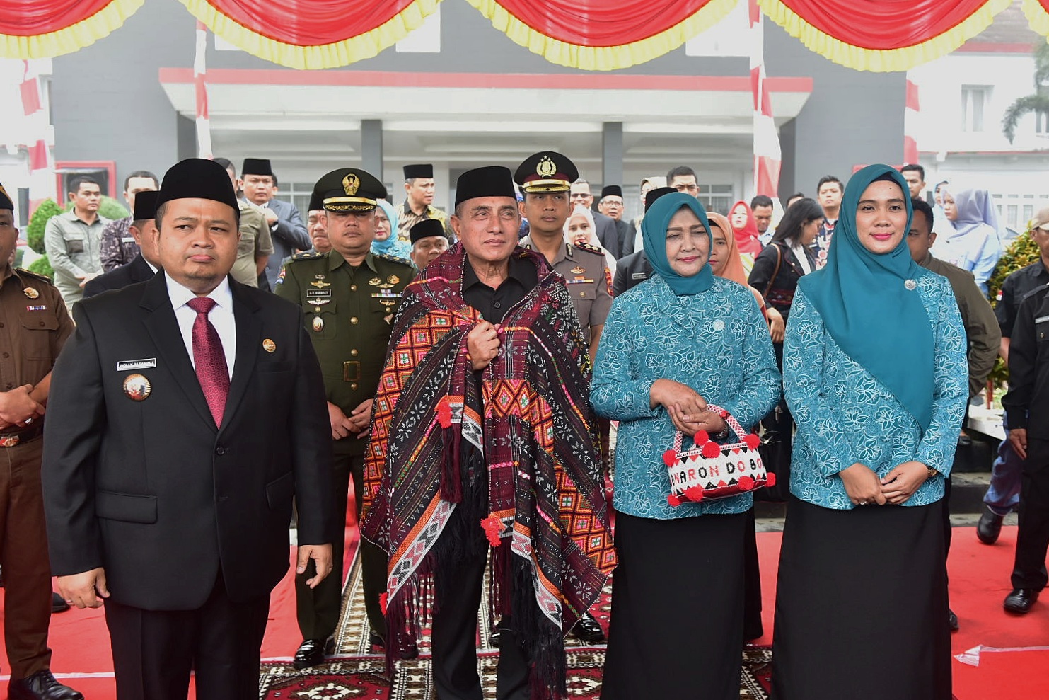 Gubernur Edy Rahmayadi Serahkan Tunggul Kecamatan Terbaik se-Sumut TA 2022 di Sipirok