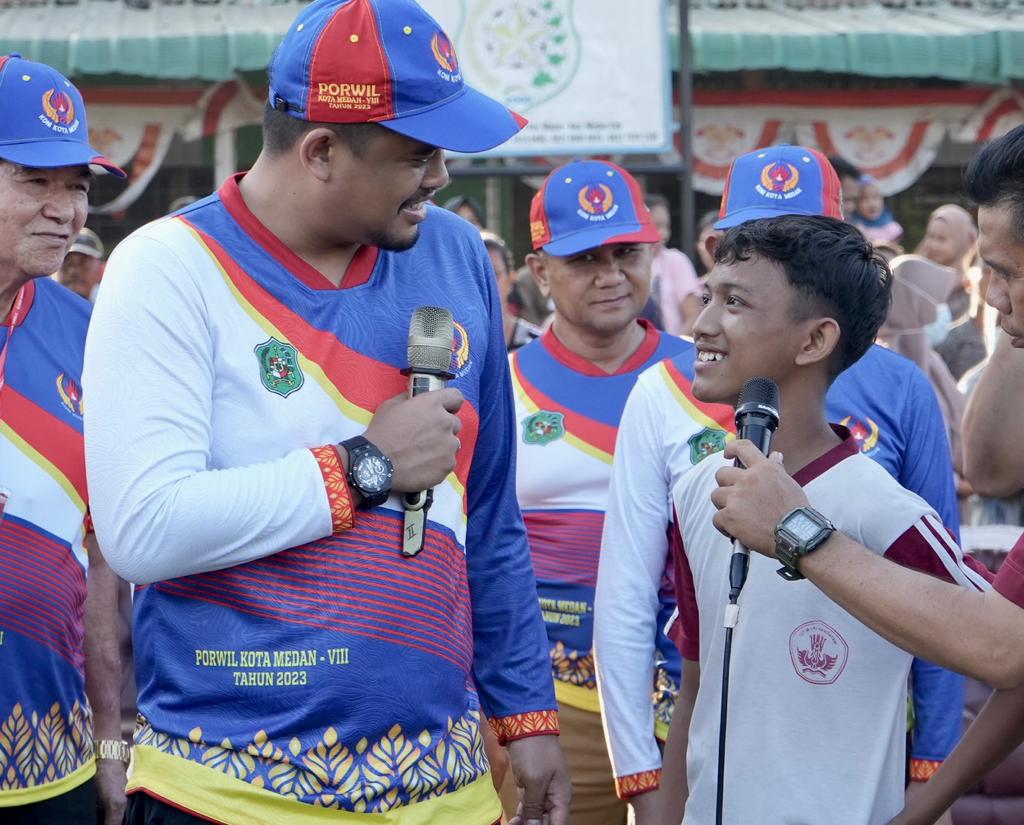 Bobby Nasution Tarik Undian Berhadiah di Pembukaan Porwil VIII Medan, Siswa SDN 067254 Kota Bangun Dapat Hadiah Utama Sepeda Motor