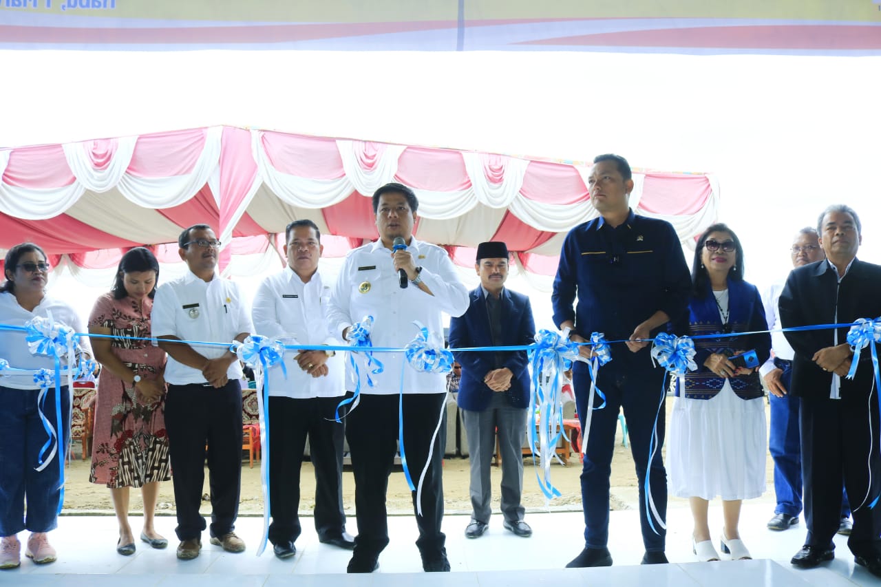 Bupati Samosir Resmikan Pasar Rakyat Onan Runggu