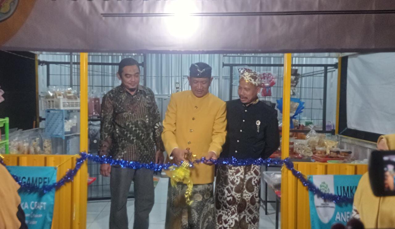 Puncak Acara Hut 21Kecamatan Ngampel, Gelar Wayang Dan Resmikan Pojok UMKM