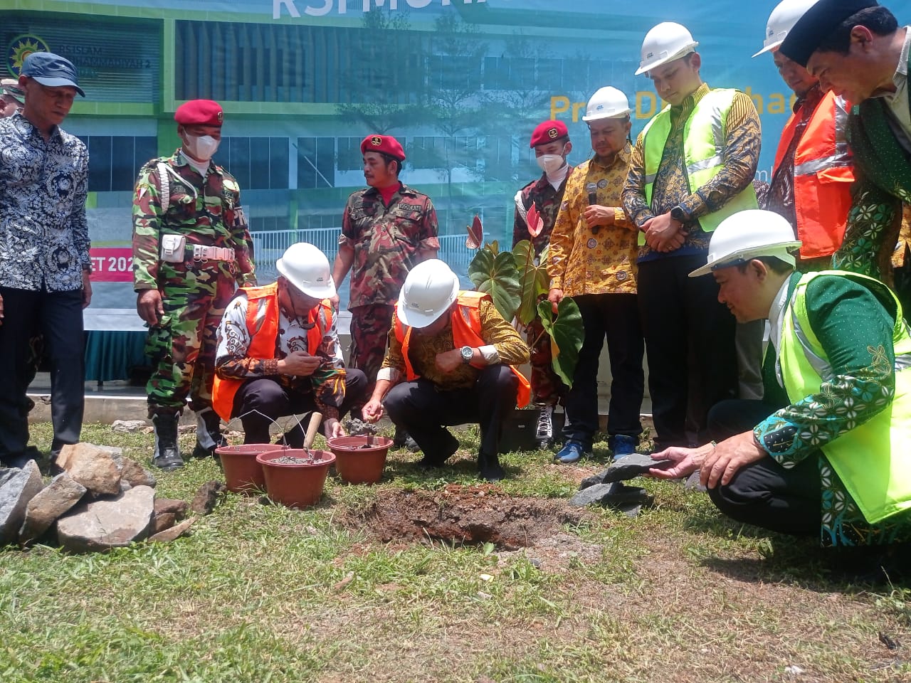 Menko PMK RI, Muhajir Effendy, Hadiri Peletakan Batu Pertama RSI Muhammadiyah 2 Patean