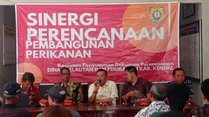 Wakil Ketua DPRD Dan Anggota Rizky Aritonang Berikan Pemahaman Budidaya Ikan, Bersama DKP Di Desa Nawangsari