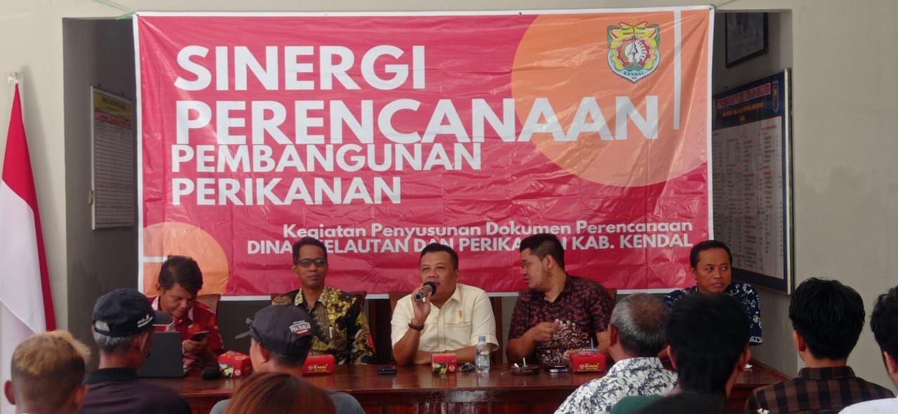 Wakil Ketua DPRD Dan Anggota Rizky Aritonang Berikan Pemahaman Budidaya Ikan, Bersama DKP Di Desa Nawangsari
