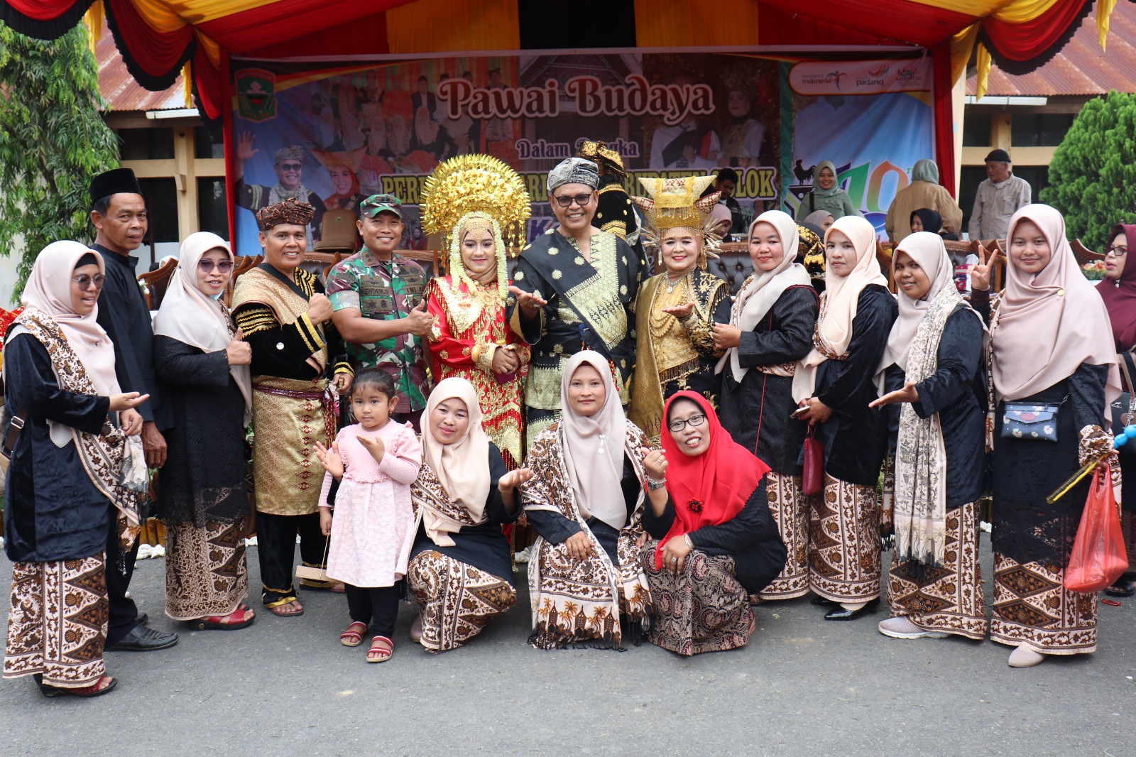 Dandim 0309/Solok Hadiri Pawai Budaya Dalam Rangka Peringatan Hari Jadi Kabupaten Solok Ke 110.