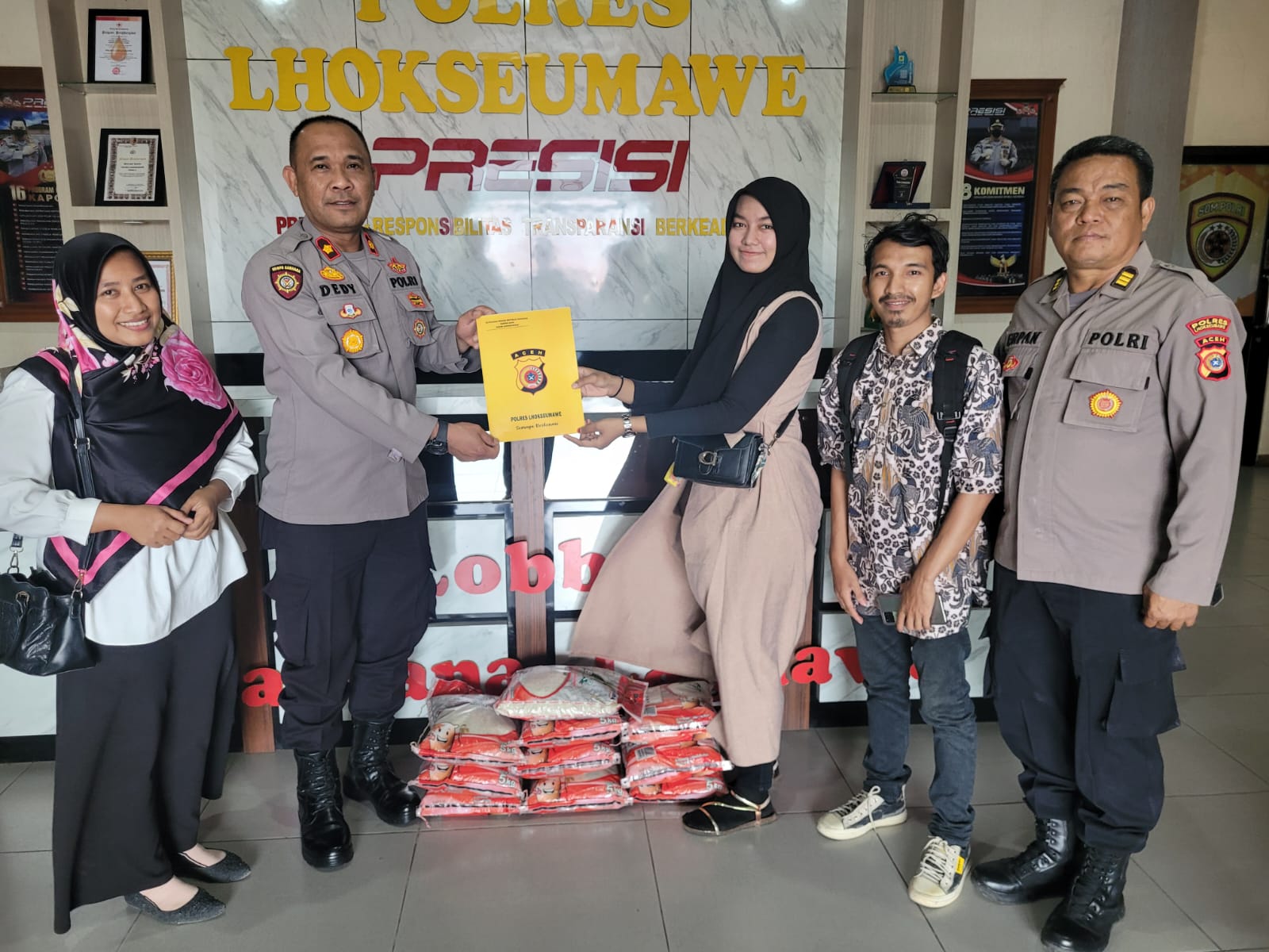 Polres Lhokseumawe Bantu Penyandang Disabilitas