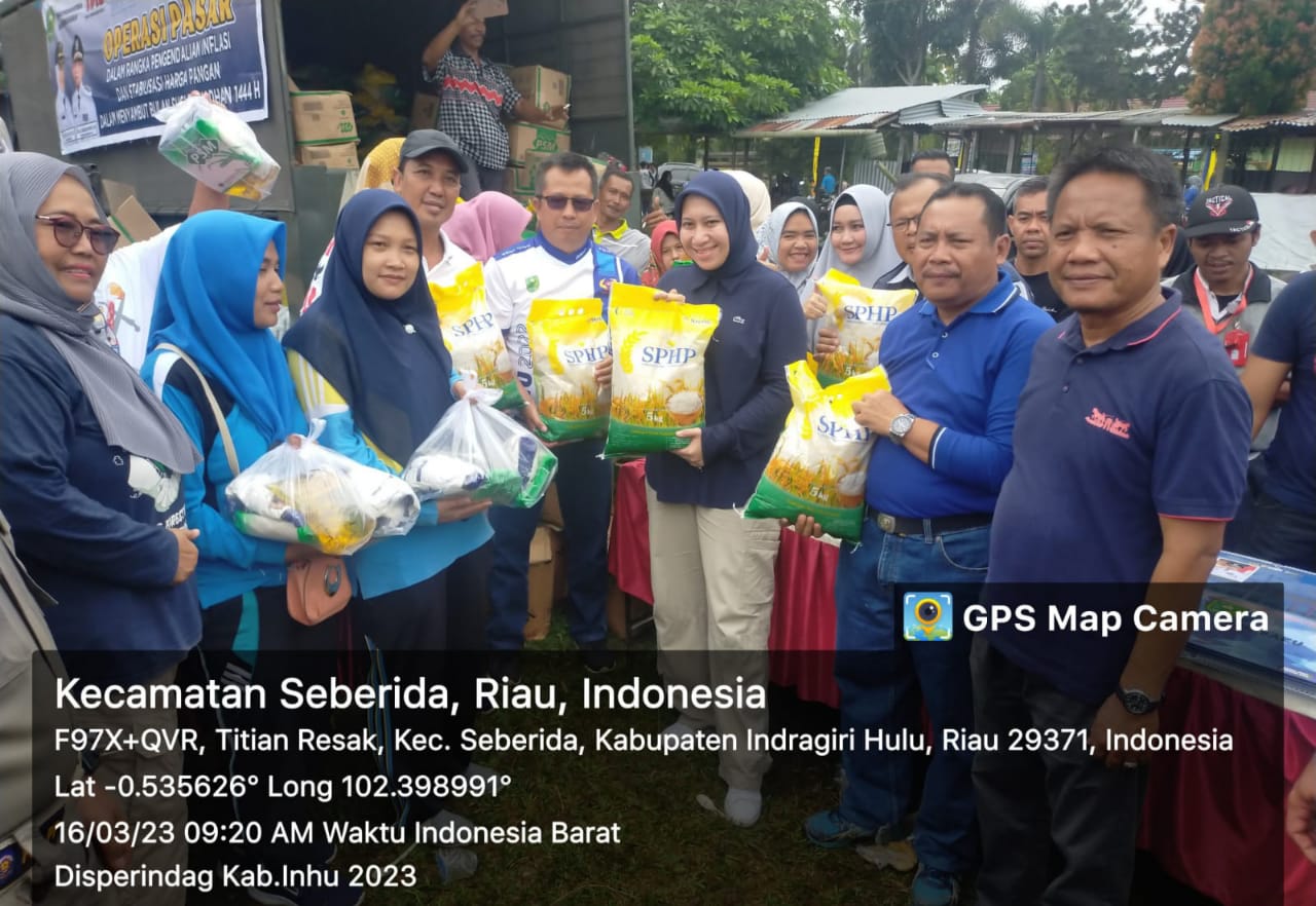 Jelang Ramadhan, Pemkab Inhu Gelar Operasi Pasar Murah Diserbu Mak Mak