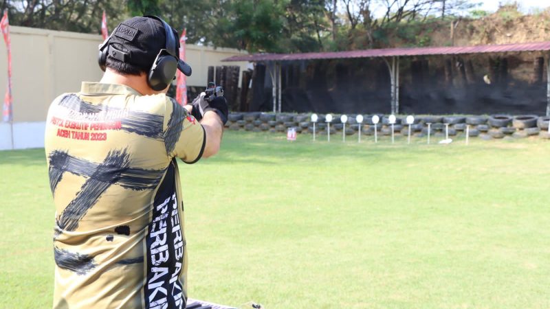 Kapolda Aceh Tampilkan Kemahiran Menembak, Semua Penonton Terpukau