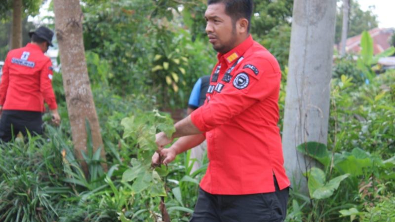 Parlindungan Siregar Pimpin Gotong royong Bersihkan Lingkungan Lapas Siborongborong