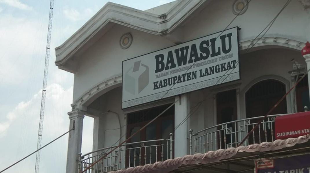 Tak Memiliki SK Seorang Oknum ASN Duduki Jabatan Mentereng Di Bawaslu Langkat Di Duga Intervensi Politik
