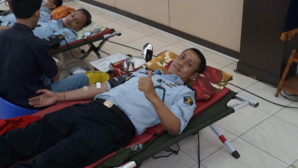 Gelorakan Semangat Pengabdian dan Bakti Petugas Kepada Masyarakat, Rutan Cipinang Kanwil Kemenkumaham DKI Jakarta Gelar Donor Darah
