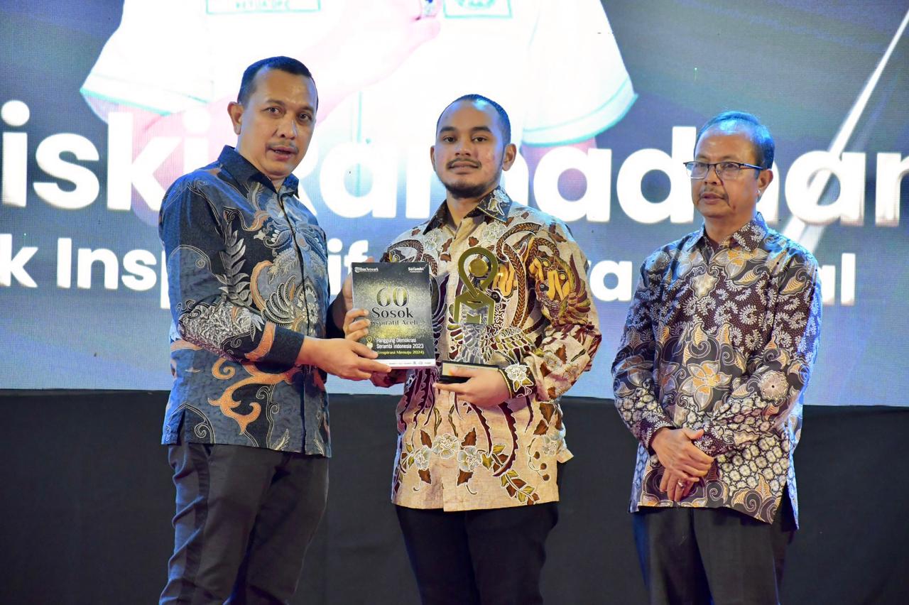 Sosok Inspiratif Berjiwa Sosial Menuju 2024, Mohd Riski Ramadhan Terima Penghargaan