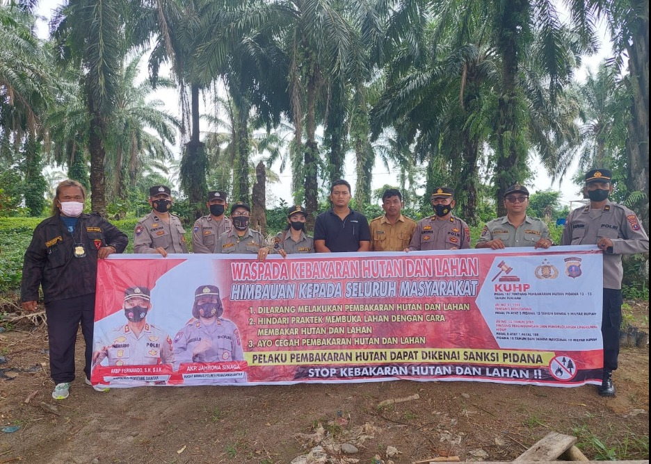 Cegah Karhutla, Kasat Binmas Polres Pematang Siantar Sambangi Masyarakat Berikan Himbauan