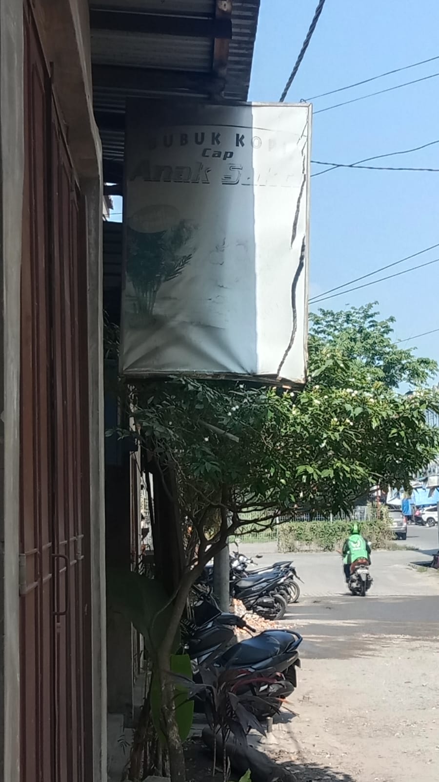 Warga Resah Akibat Asap Pabrik Kopi di Komplek Mega Mas