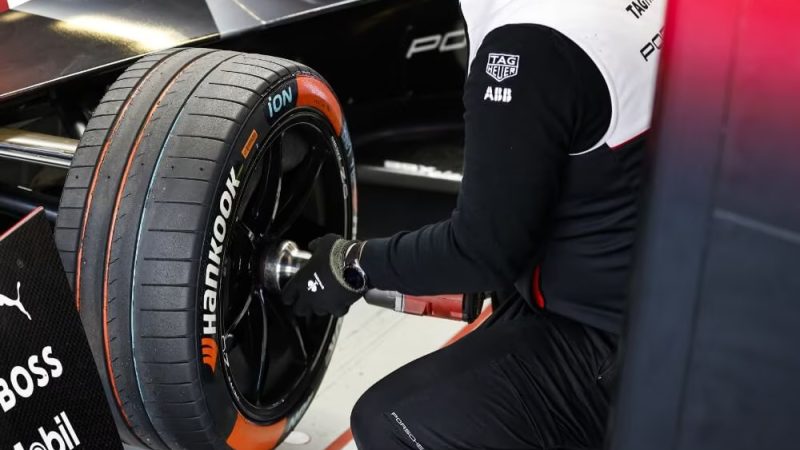 Hankook Tire Hadirkan Lini Ban Mobil Listrik Andalan dalam Gelaran ABB FIA Formula E 2023 di Jakarta