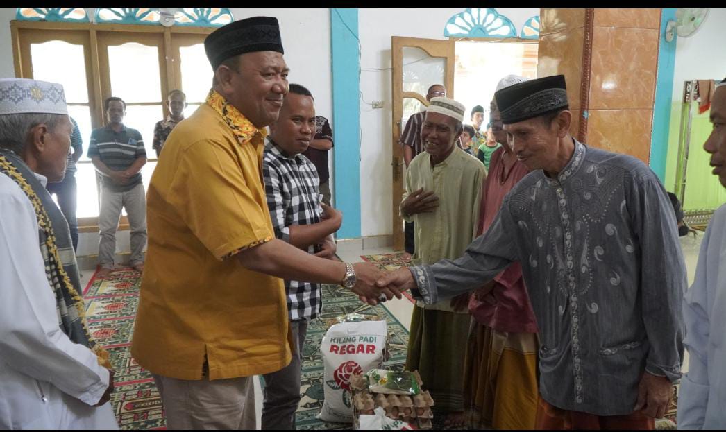 Ratusan Paket Sembako Dibagikan PKS Mulia Tani Jaya, Afandin Ajak Warga Bersyukur