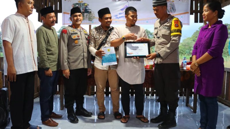 Bripka Robin Siregar Terima Penghargaan dari PT PLN Rengat