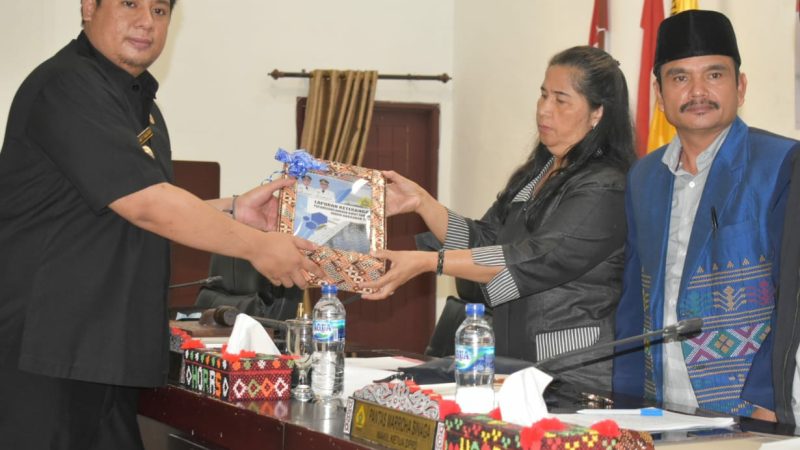 Bupati Samosir Sampaikan Nota Pengantar LKPJ 2022