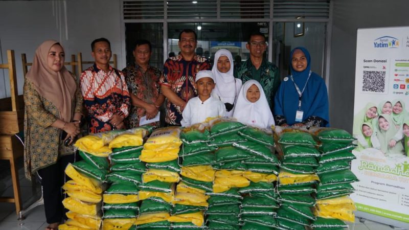 PUD Pasar Medan Gelar Baksos Ramadhan di Dua Tempat, Salurkan 120 Karung Beras