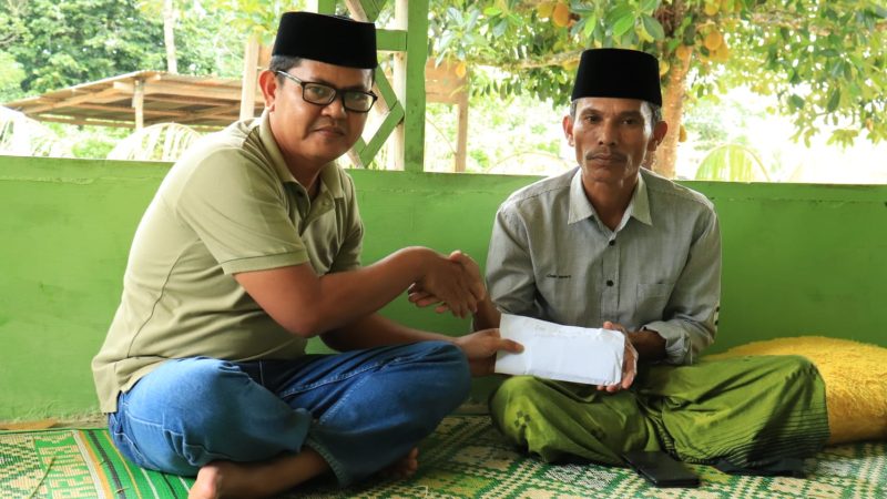 Haji Uma Serahkan Bantuan ke Orang Tua Mahasiswi Asal Subulussalam, Meninggal di Mesir