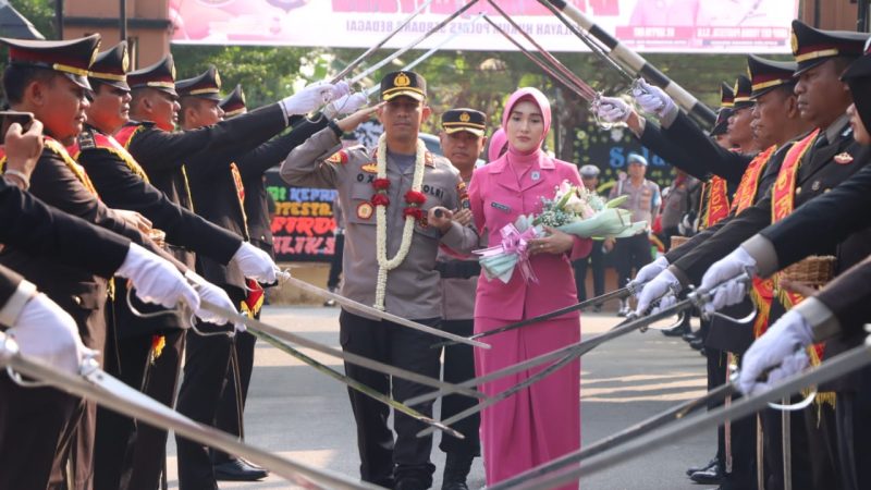 AKBP Oxy Yuda Pratesta Disambut Dengan Tradisi Pedang Pora di Mapolres Sergai