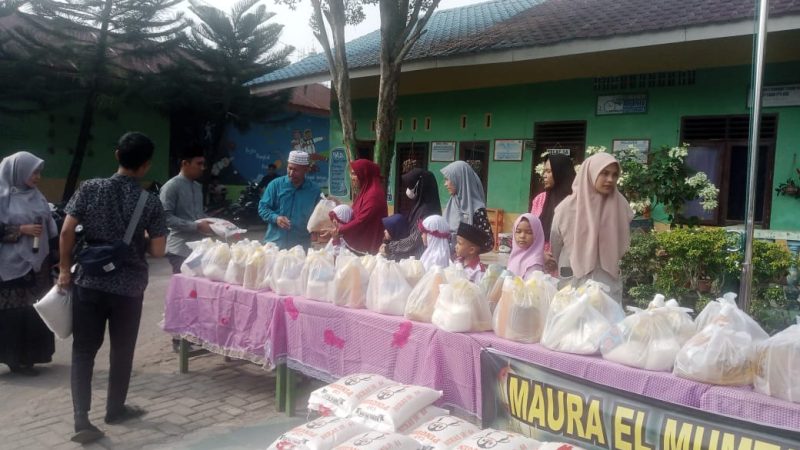 Indahnya Berbagi, Yayasan Maura El Mumtaz Salurkan Baksos Untuk Orang Tua Siswa Dan Warga Sekitar