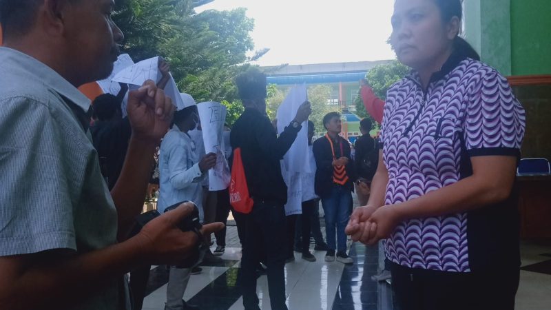 Saat Demo Mahasiswa IAKN Tarutung, Wartawan Dilarang Liput  