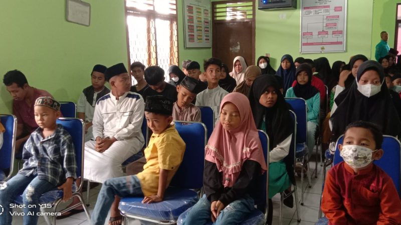 Di Bulan Suci Ramadhan LPM Dan Karang Taruna Kelurahan Air Itam Menyalurkan Bantuan Kepada 54 Anak Yatim Piatu