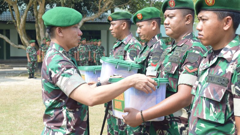 Dapat Cuti Lebaran, Prajurit Kodim 0204/DS Juga Terima Bingkisan Idul Fitri dari Kasad