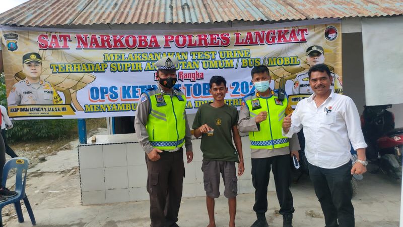 Polres Langkat Polda Sumut Tes Urine Sejumlah Sopir Angkutan Umum