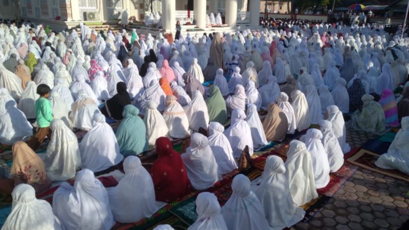 Ribuan Pengikut Habib Amri Shalat Idul Fitri Di Dayah Mak Kuneng
