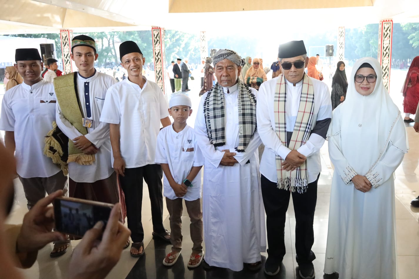 Wali Kota Siantar dr Susanti Bersama Masyarakat Sholat Idul Fitri di Lapangan Adam Malik