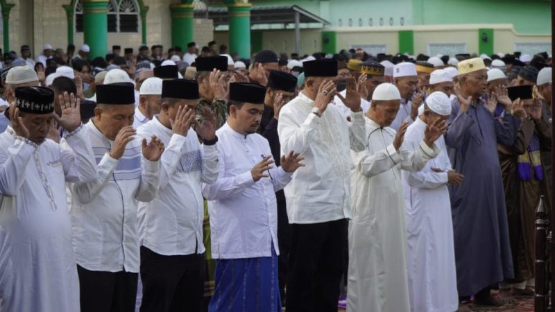 Syah Afandin Sholat Ied di Masjid Raya Brandan: Doakan Saya Agar Tetap Amanah