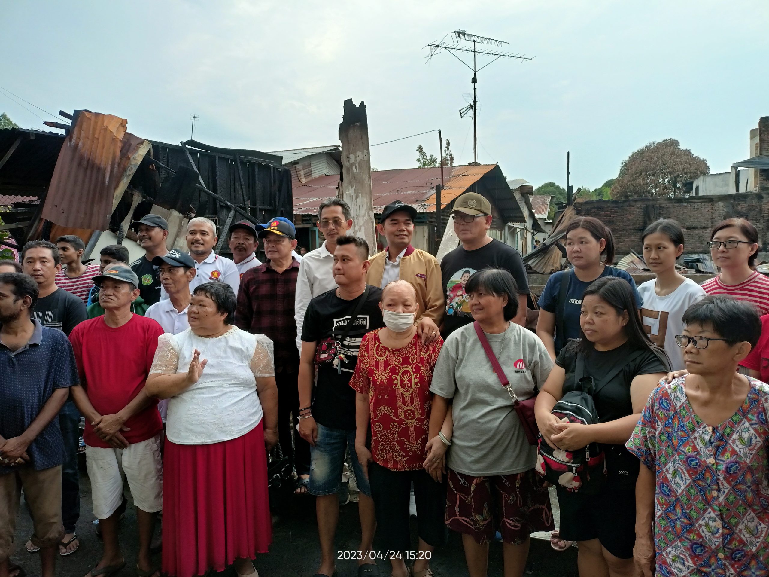 Partai Gerindra Kota Medan Beri Bantuan Paket Sembako Kepada Korban Kebakaran di Jalan Pertempuran Pulo Brayan Kota