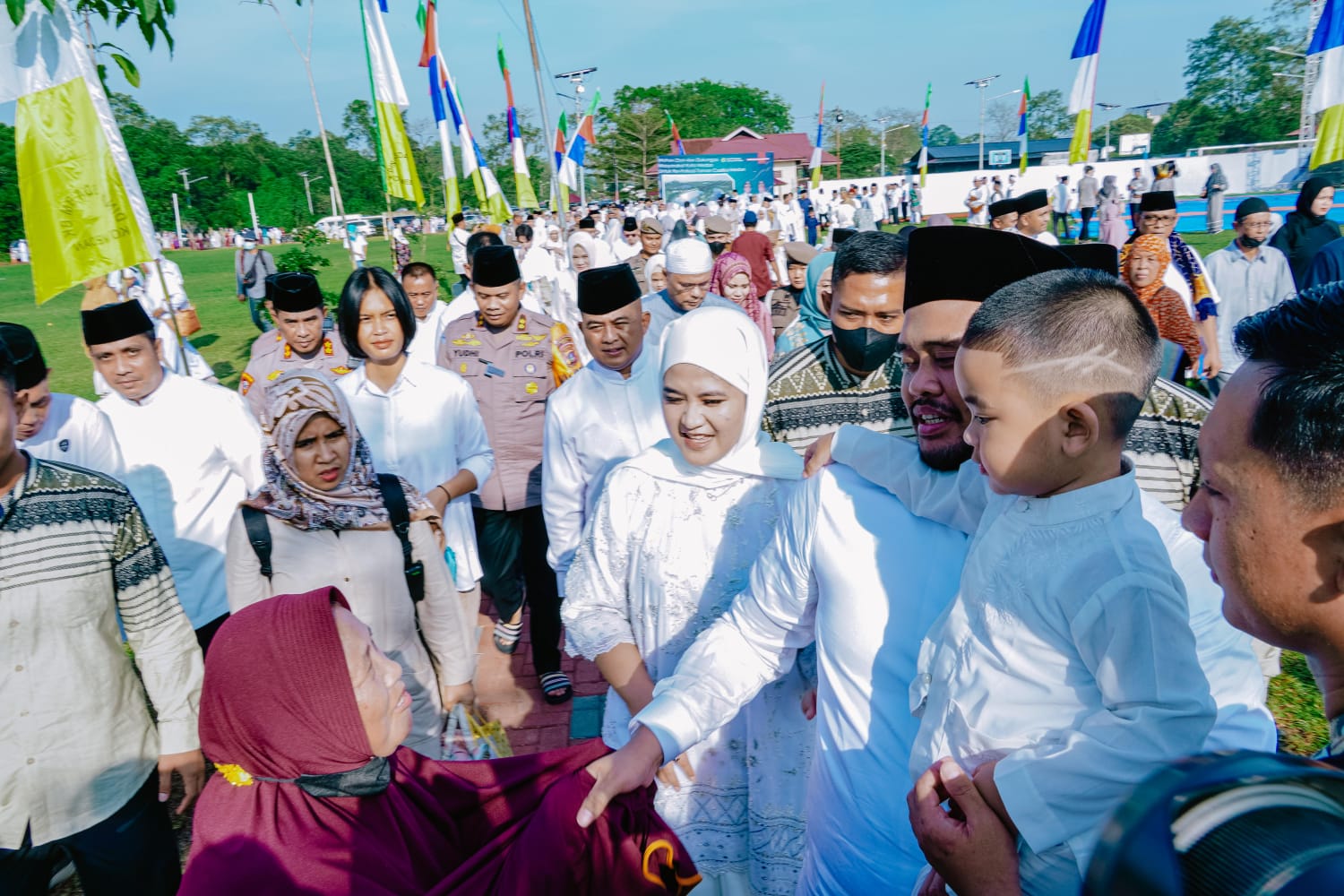 Shalat Idul Fitri Bersama Ribuan Warga, Bobby Nasution Ingatkan Tetap Jaga Kesehatan, Ketertiban & Kenyamanan