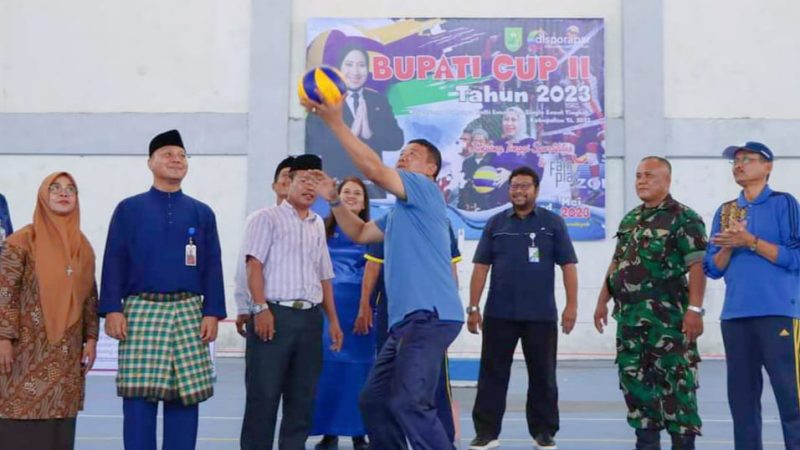 Mempererat Persaudaraan Sesama Atlet, Sekda Inhu Buka Turnamen Bola Voly Bupati Cup II Tahun 2023